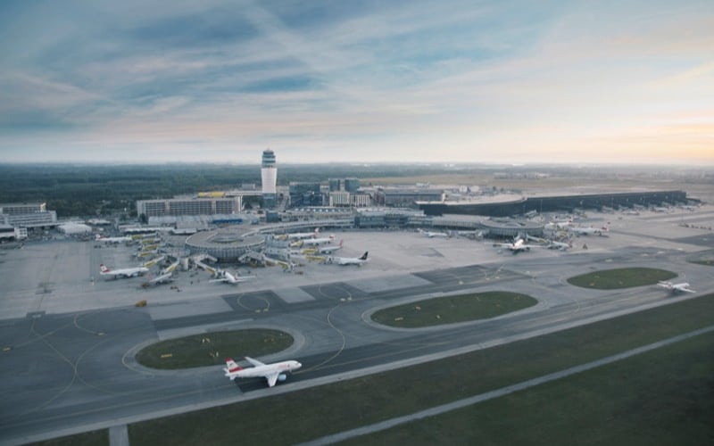 Flughafen Wien-Schwechat, uno de los principales aeropuertos de austria